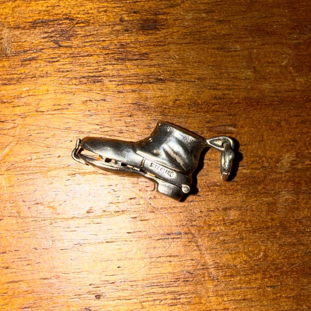 Vintage sterling Silver shoe charm (charm opens) - Picture 2 of 4